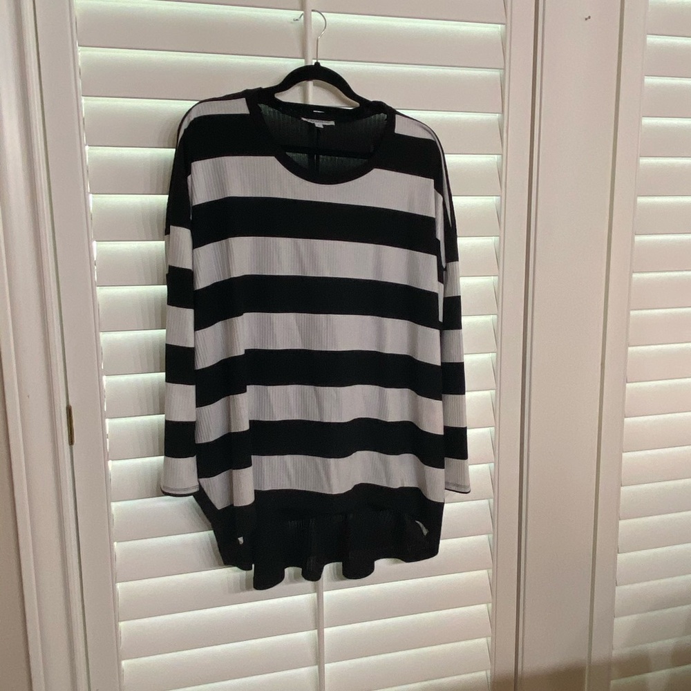 Black and white oversized tunic